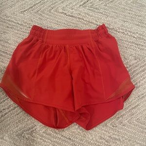 Lululemon 4’ hotty hots